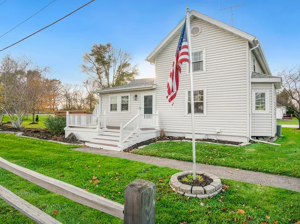 202 S Maple St, Davis Junction, IL 61020