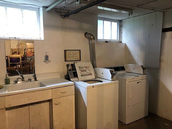 3rd image of 310 Willow St #1L