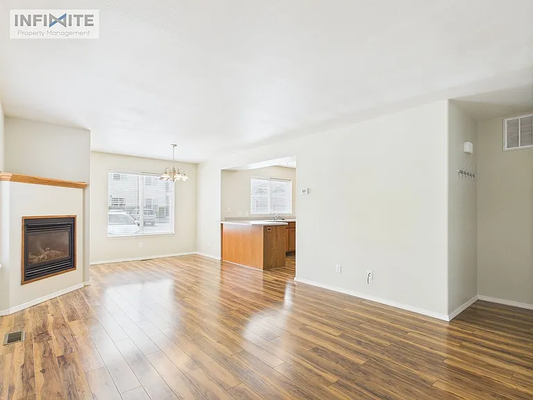 1112 Longbow Ln #3B — Photo 8