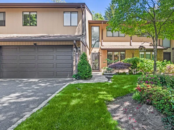 35 Wimbledon Drive, Roslyn, NY 11576