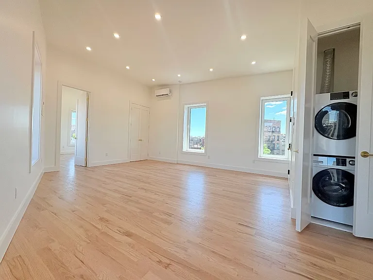 392 Broadway #4 — Photo 3