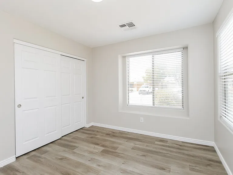 475 W Holstein Trl — Photo 11