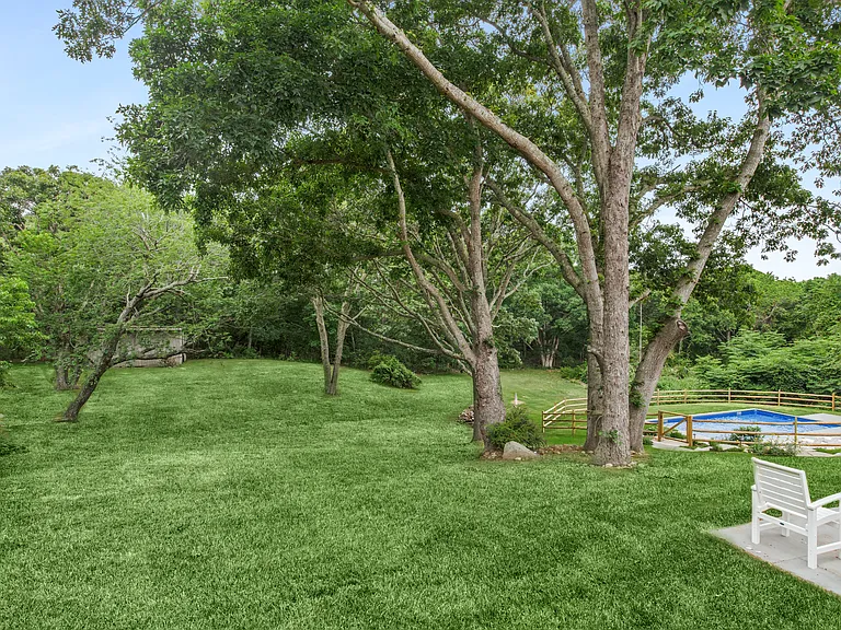4 Bayberry Rd — Photo 36