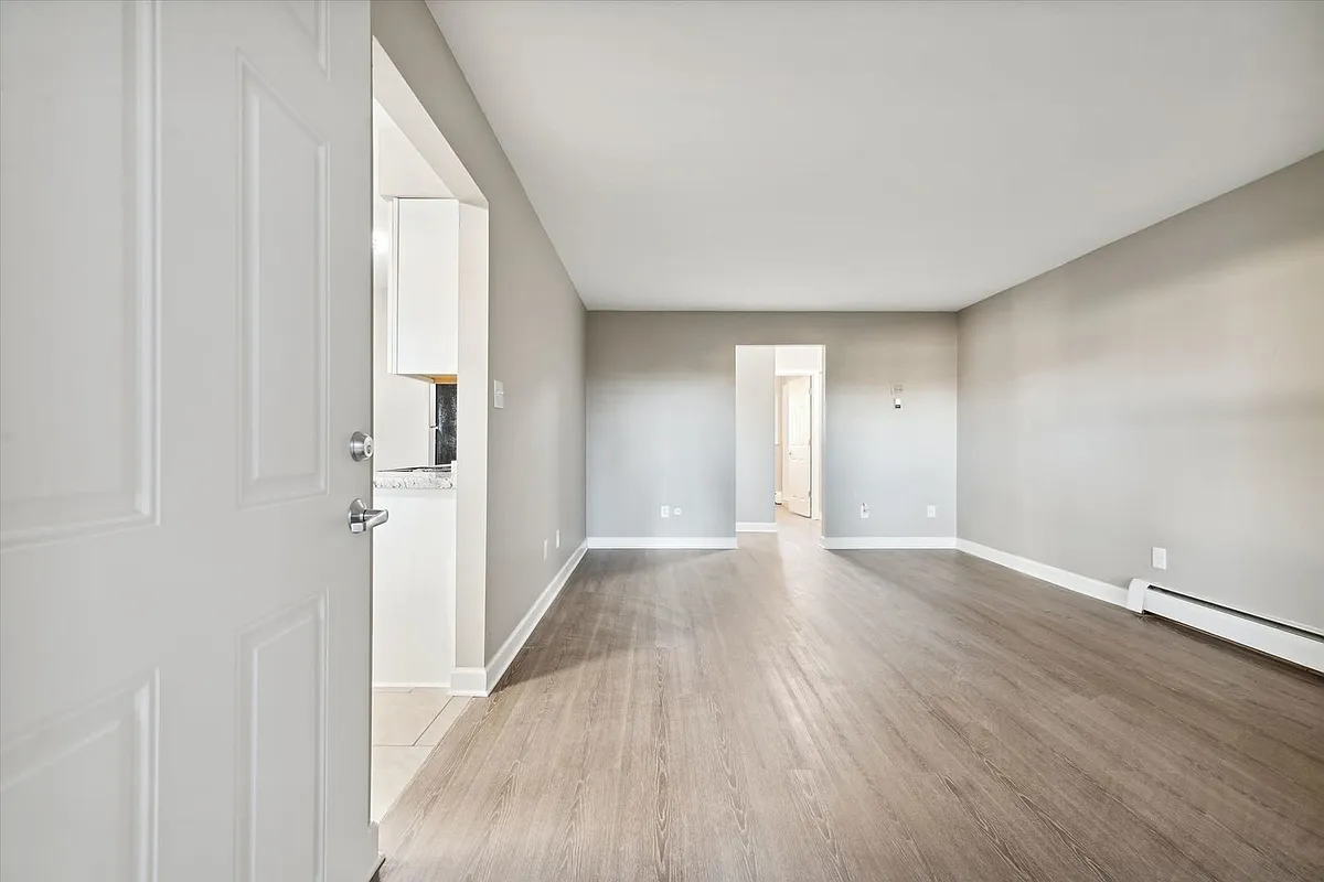 Building Photo - 3838 W Sylvania Ave