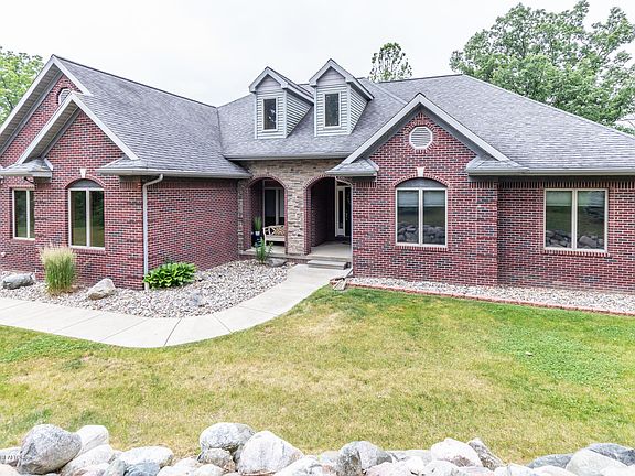 3rd image of 15816 Little Lake Dr
