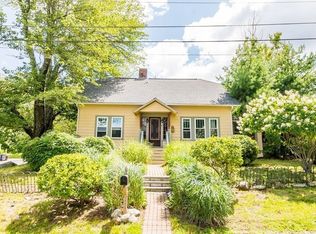 2 Manila Ave, Amesbury, MA 01913