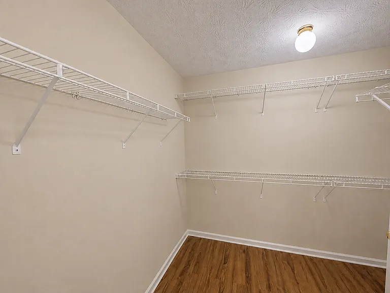 500 Liverpool Ct — Photo 38