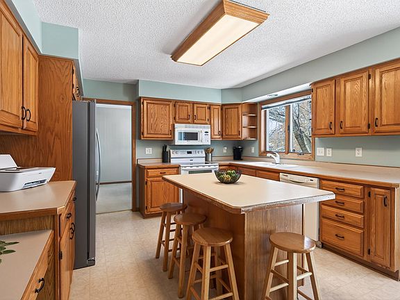 3rd image of 268 Shamrock Dr