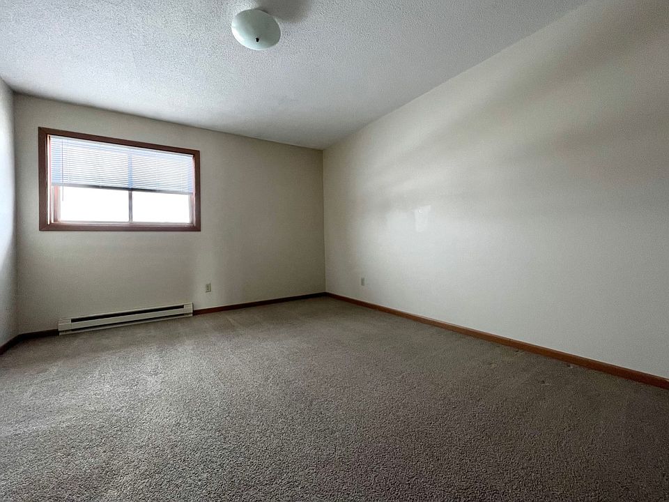 1st image of 828 28th Ave N #4