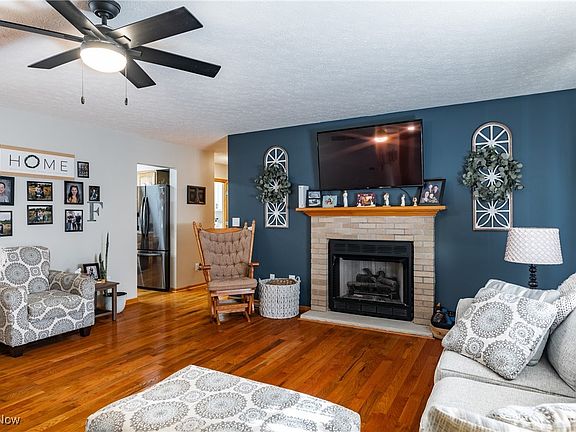 3rd image of 85 Chris St