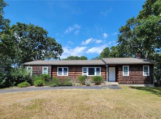 21 Wauhope Rd, Hampton Bays, NY 11946