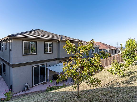3rd image of 3078 Delano Dr