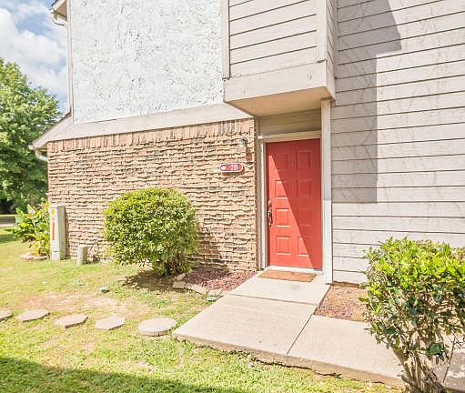 2nd image of 1304 E Bayou Pkwy APT 7B