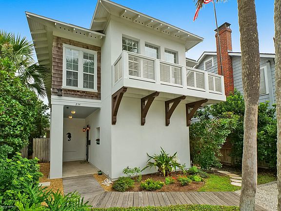 Gorgeous stucco and shake