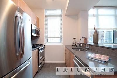 5th image of 229 W 60th St APT 23S