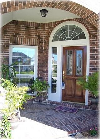 2nd image of 523 Mannington Ln