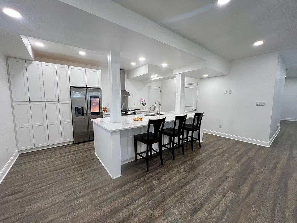 7608 Lisle Ave