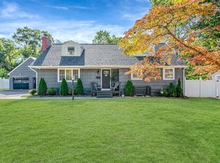44 Pine St, Blue Point, NY 11715
