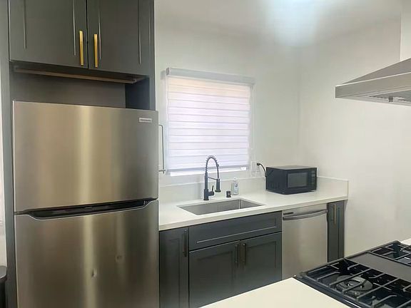 2nd image of 521-523 E Live Oak Ave #523D