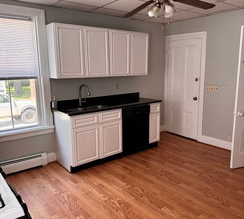 5th image of 707 Main St APT 1
