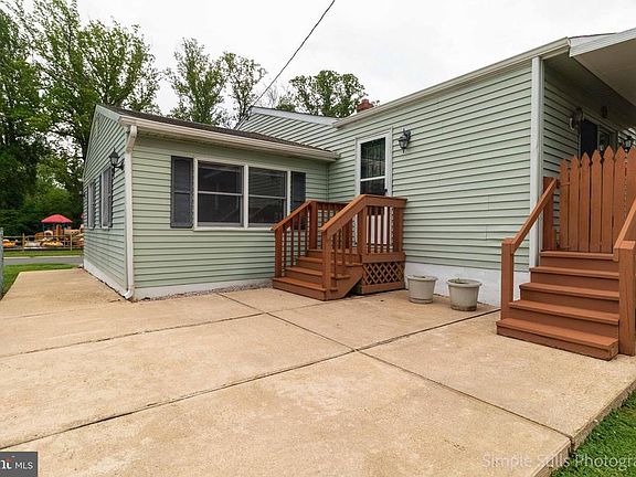 5th image of 108 Phyllis Dr