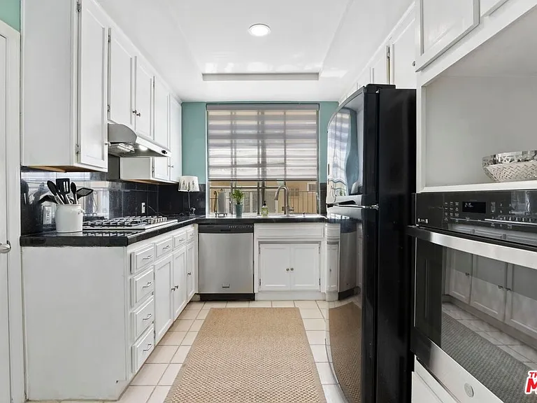 1375 Kelton Ave #108 — Photo 8