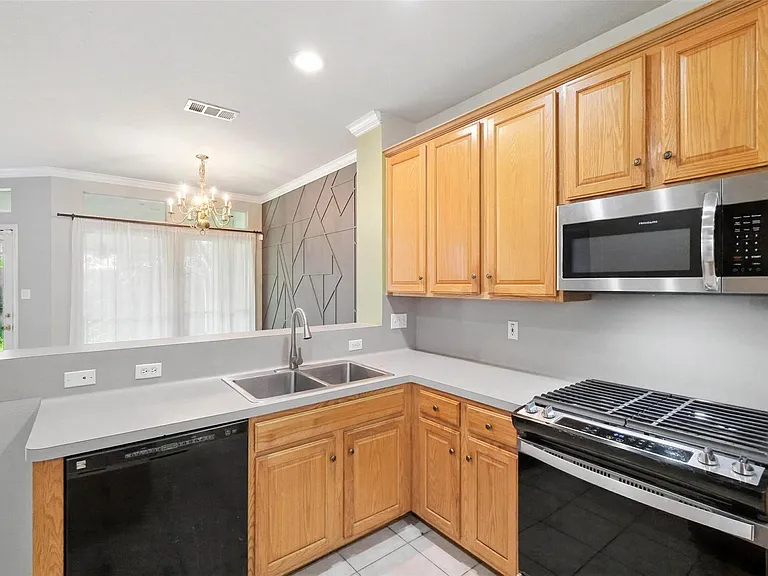 10222 Thornmont Ln — Photo 28