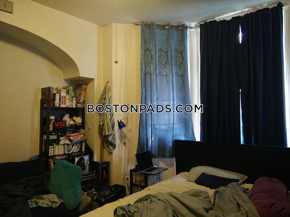 2nd image of 463 Park Dr #1AB