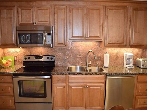 3rd image of 1049 Old South Ln