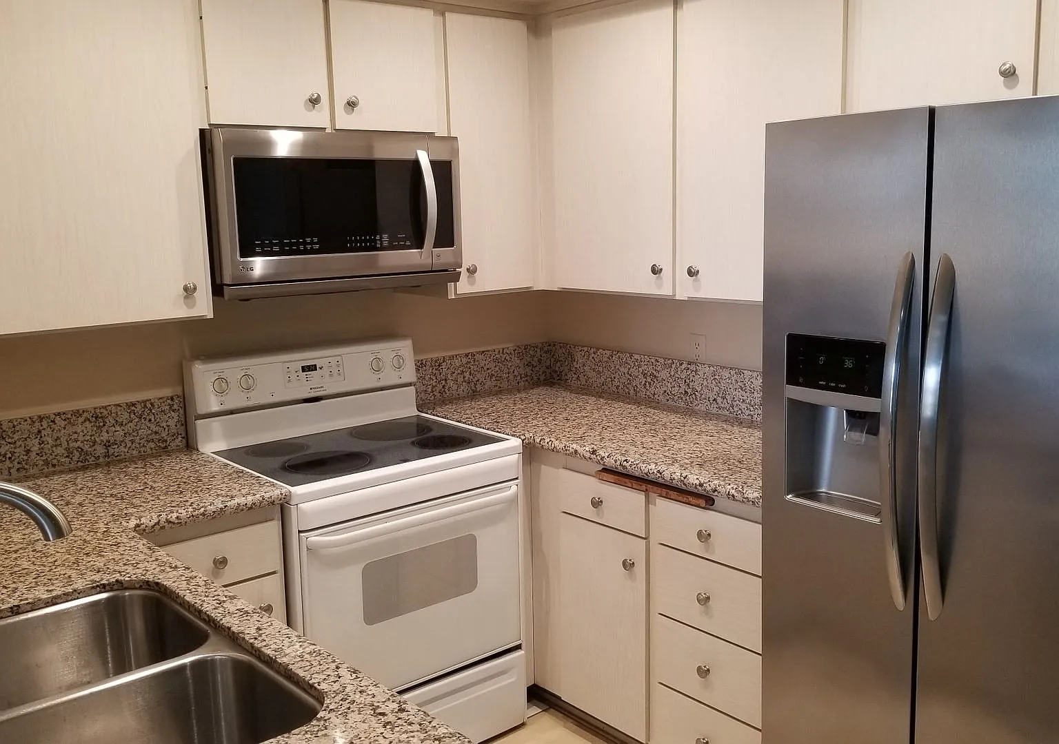 12720 Burbank Blvd — Photo 4