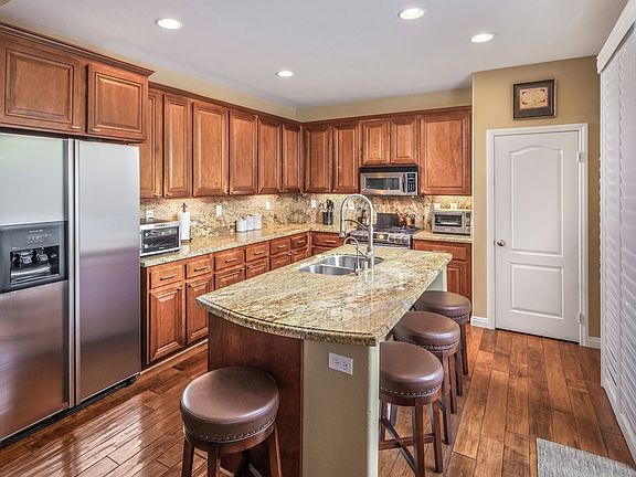 4th image of 7785 Highwood Ave