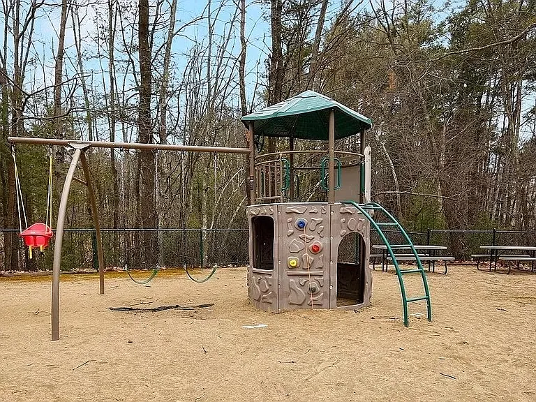 600 Brookside Dr #F — Photo 8