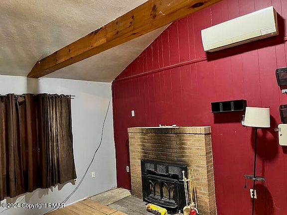 4th image of 82 Tallwood Dr