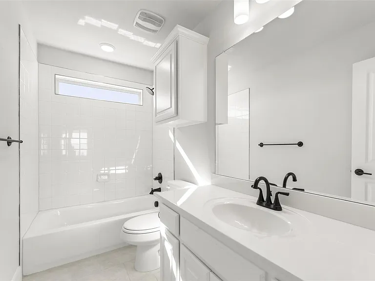 809 Meadow Spring Ln — Photo 13