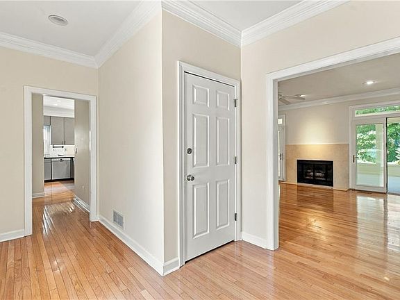 3rd image of 26 Ridgemere Trce
