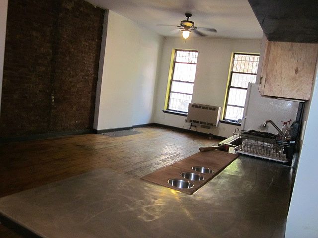 1st image of 423 Wythe Ave APT 1