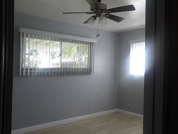3rd image of 914 W 19th St