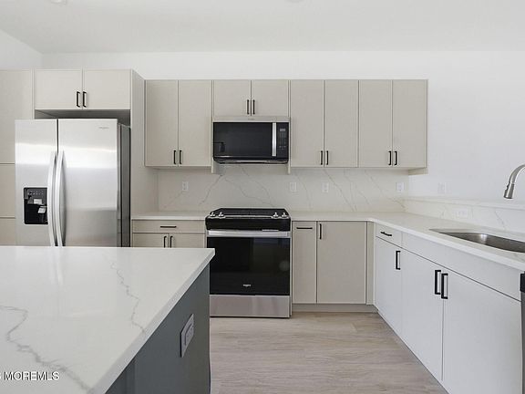 5th image of 4 Remington Court #1000