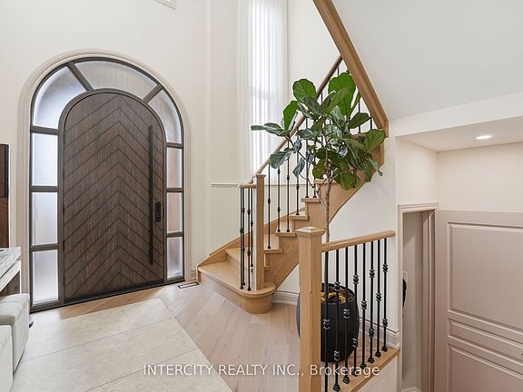 4th image of 568 Grand Trunk Ave