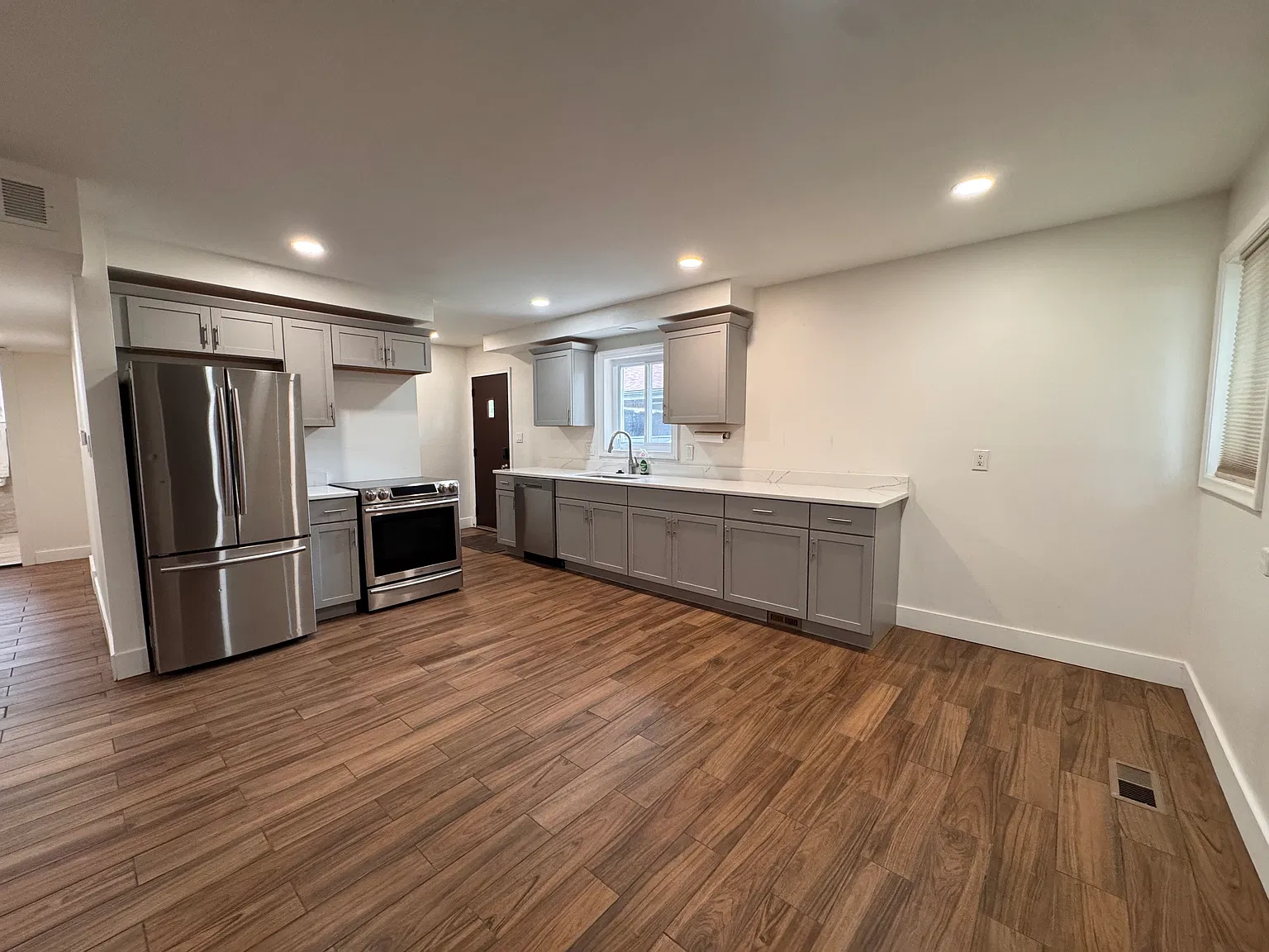 3 bed, 1080 sqft, $1,850 — Photo 4