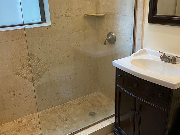 5th image of 3030 N Albany Ave #1
