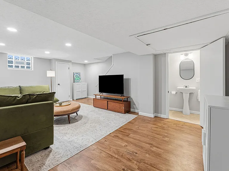1789 Kings Ct #B — Photo 22
