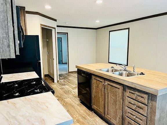 3rd image of 2129 Arrowhead Dr #52