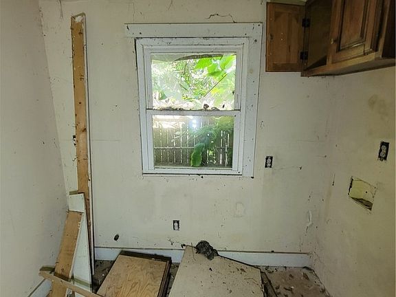 2nd image of 217 Parsons Ave