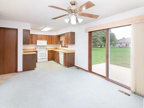 5th image of 765 Glen Dr