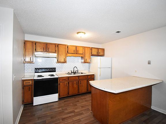 4th image of 2917 Woodlawn Park Rd #B