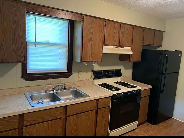 438 E Creighton Ave — Photo 7