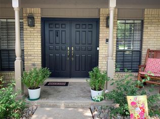 207 Twin Oaks Ct, Azle, TX 76020