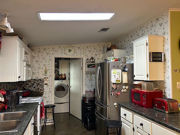 4th image of 11123 Maverick Dr