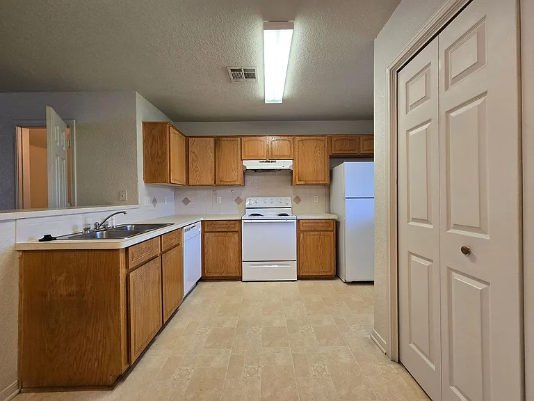 1603 Dugger Cir #B — Photo 9